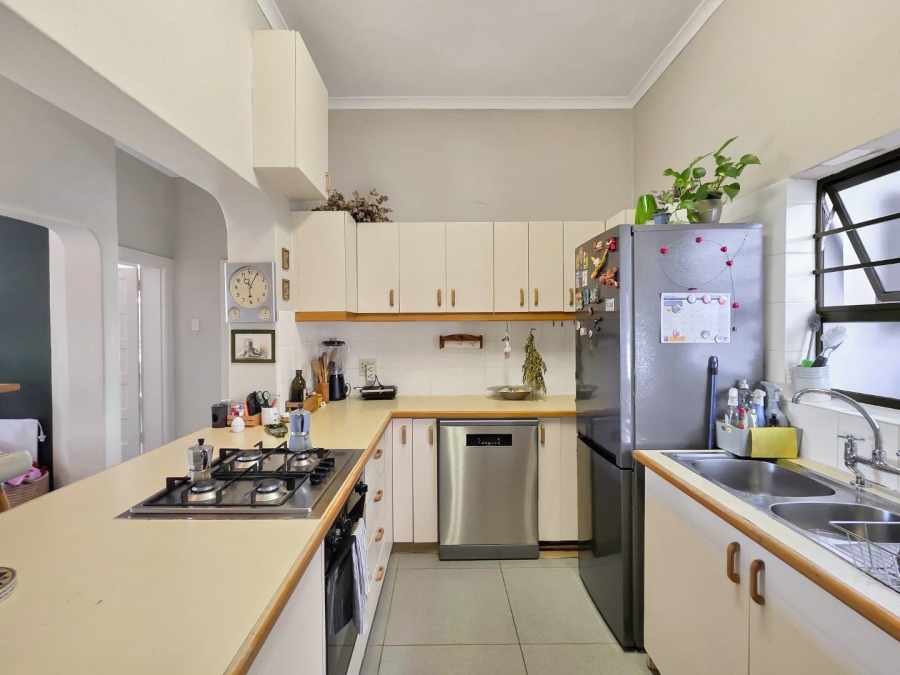 2 Bedroom Property for Sale in Vredehoek Western Cape